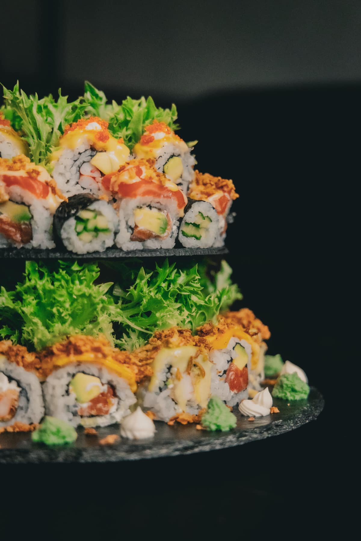 Dvoupatrový sushi dort